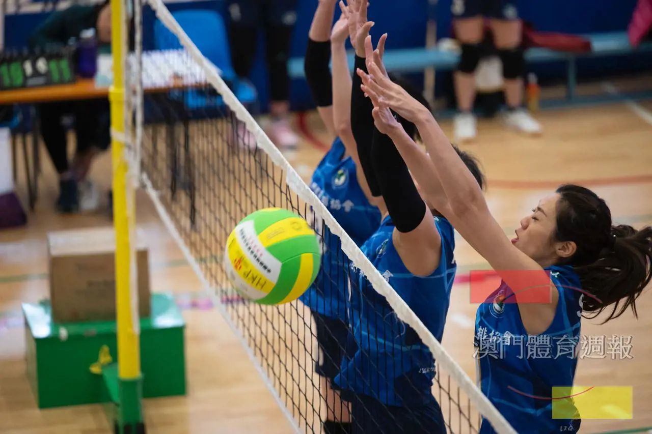 澳門女子隊三人攔網.JPG