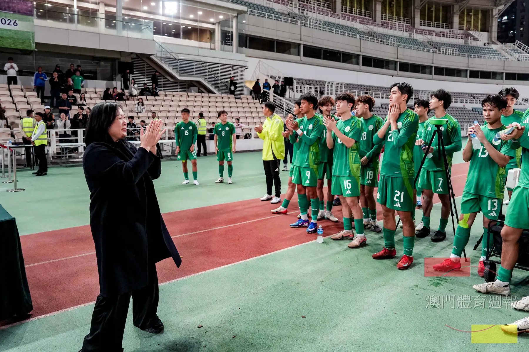 體育局代局長李詩靈祝賀及鼓勵澳足球員.jpg