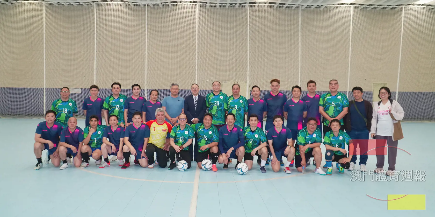 體育局與體記協人員於望廈體育中心室內足球場合影.jpg