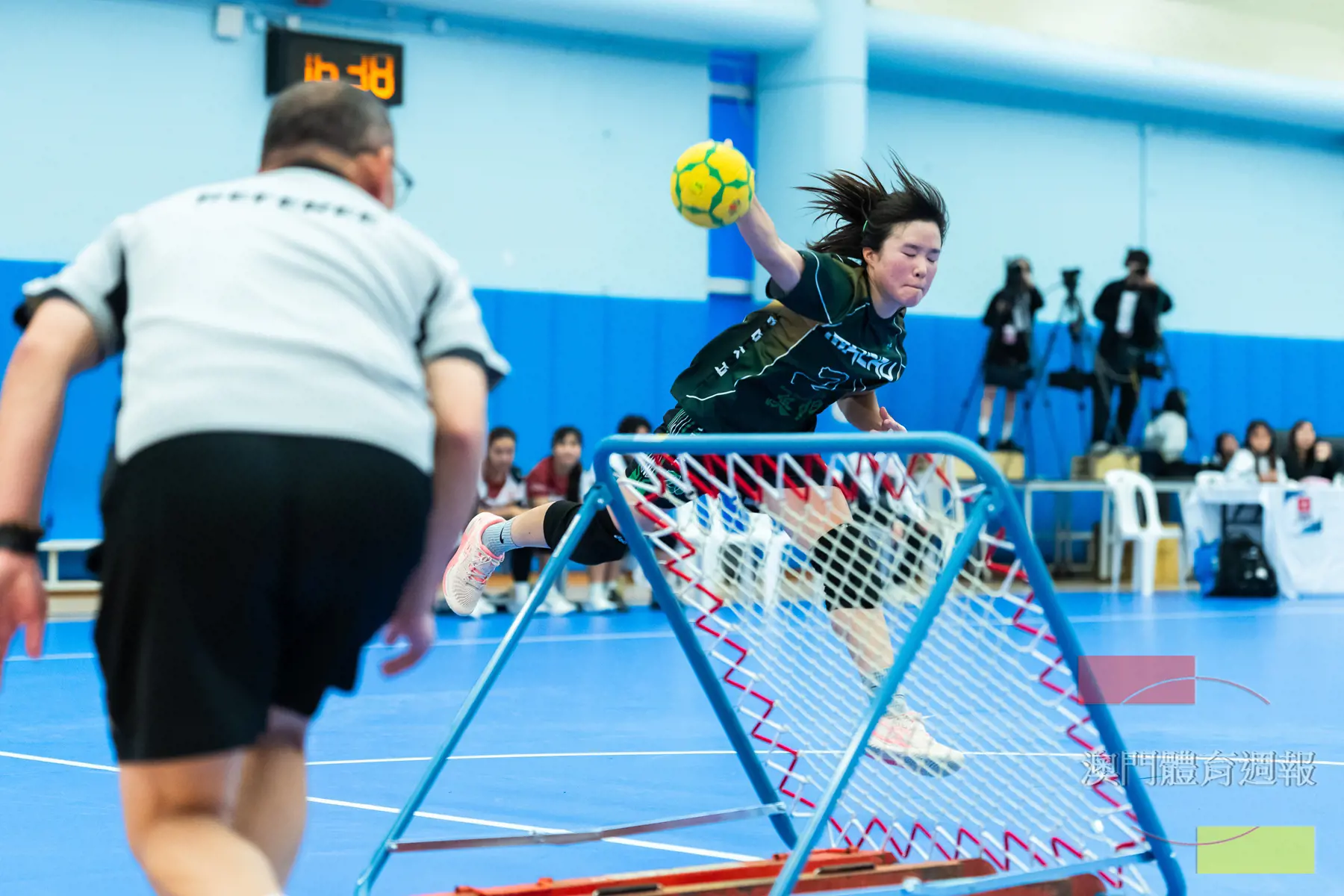 澳門女子隊接連擊敗香港B隊及韓國隊闖決.jpg