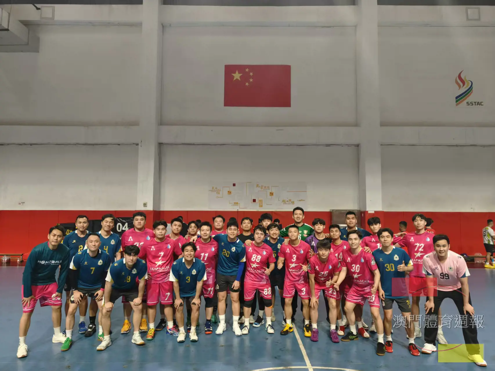 與香港海關隊合照.jpg