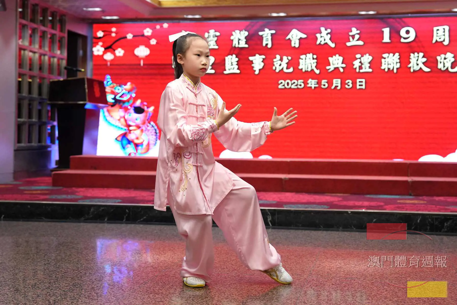 年青選手展示太極風範.JPG