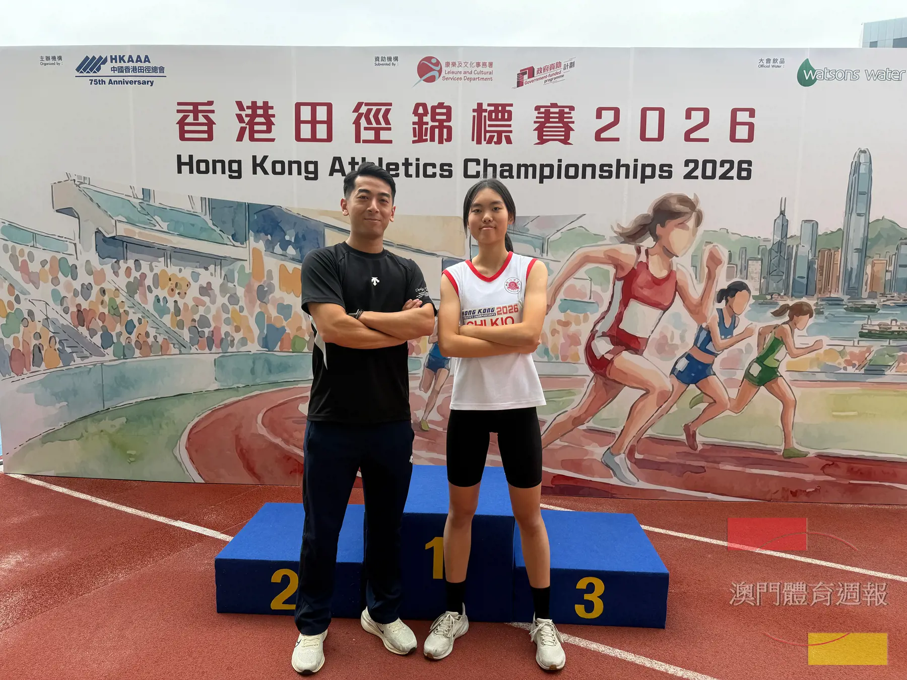 李梓橋（右）在女公三級跳遠締造超澳績成績.jpg