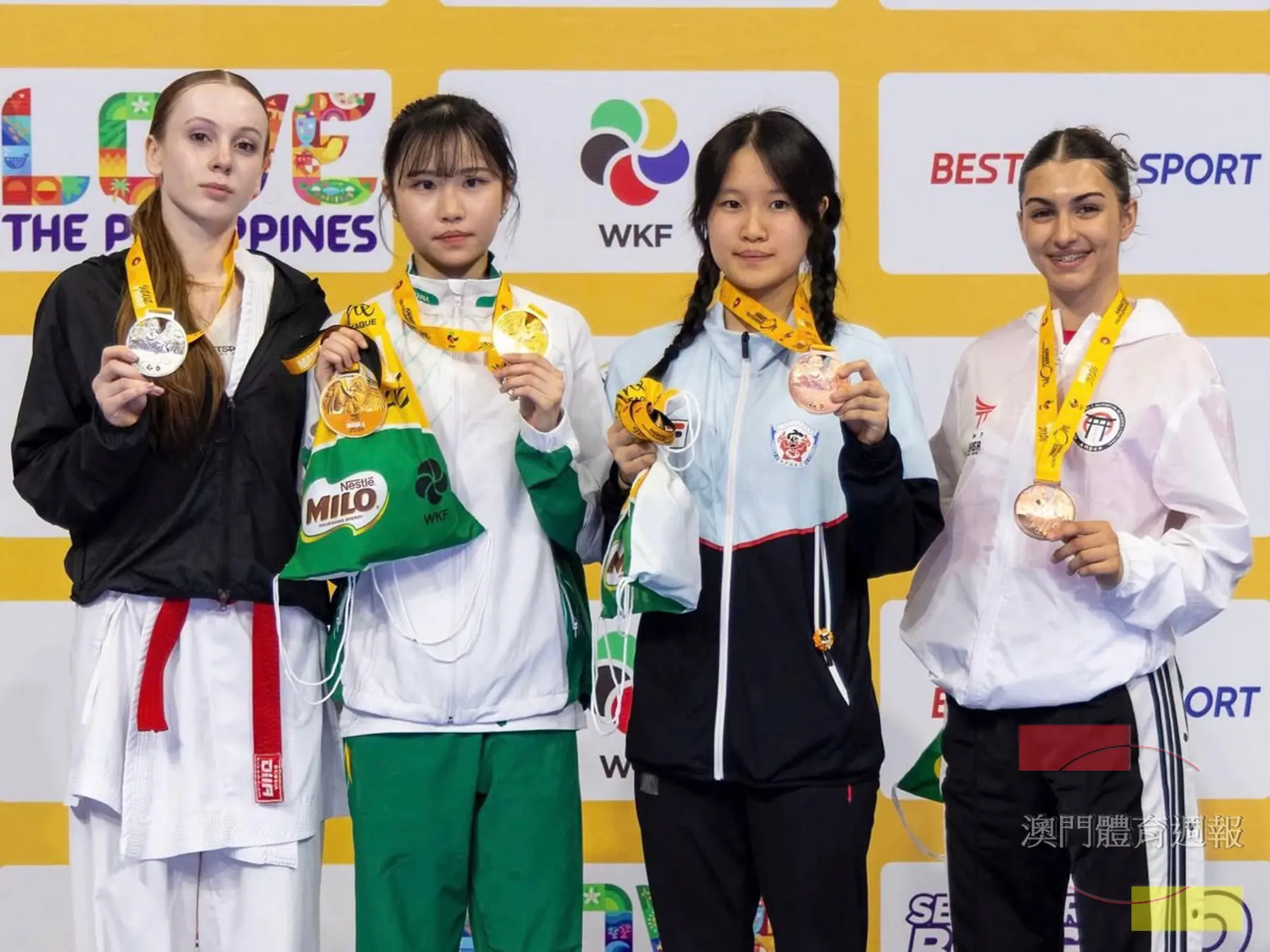 何綽妍（左2）女青-48公斤級5戰全勝摘金.jpg