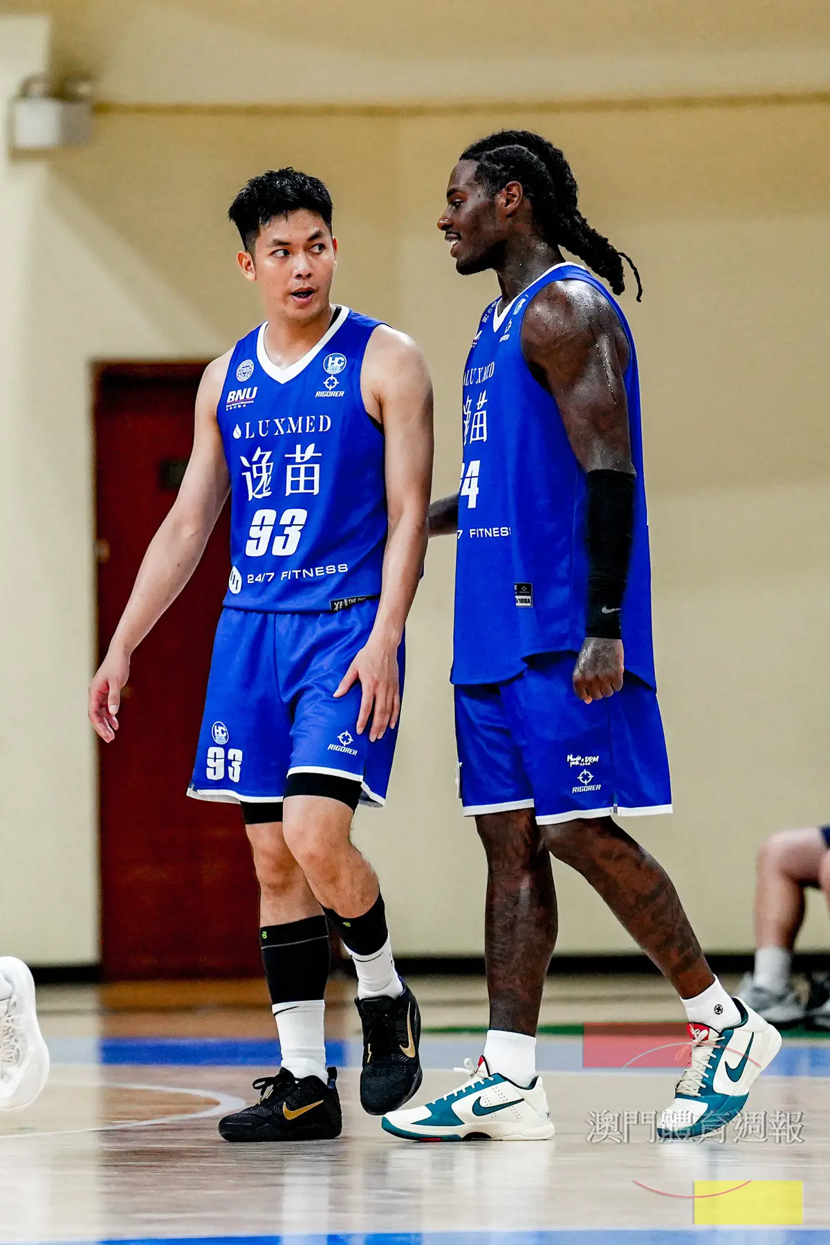 昊駿迪拿特（右）與羅協銘合轟60分.jpg