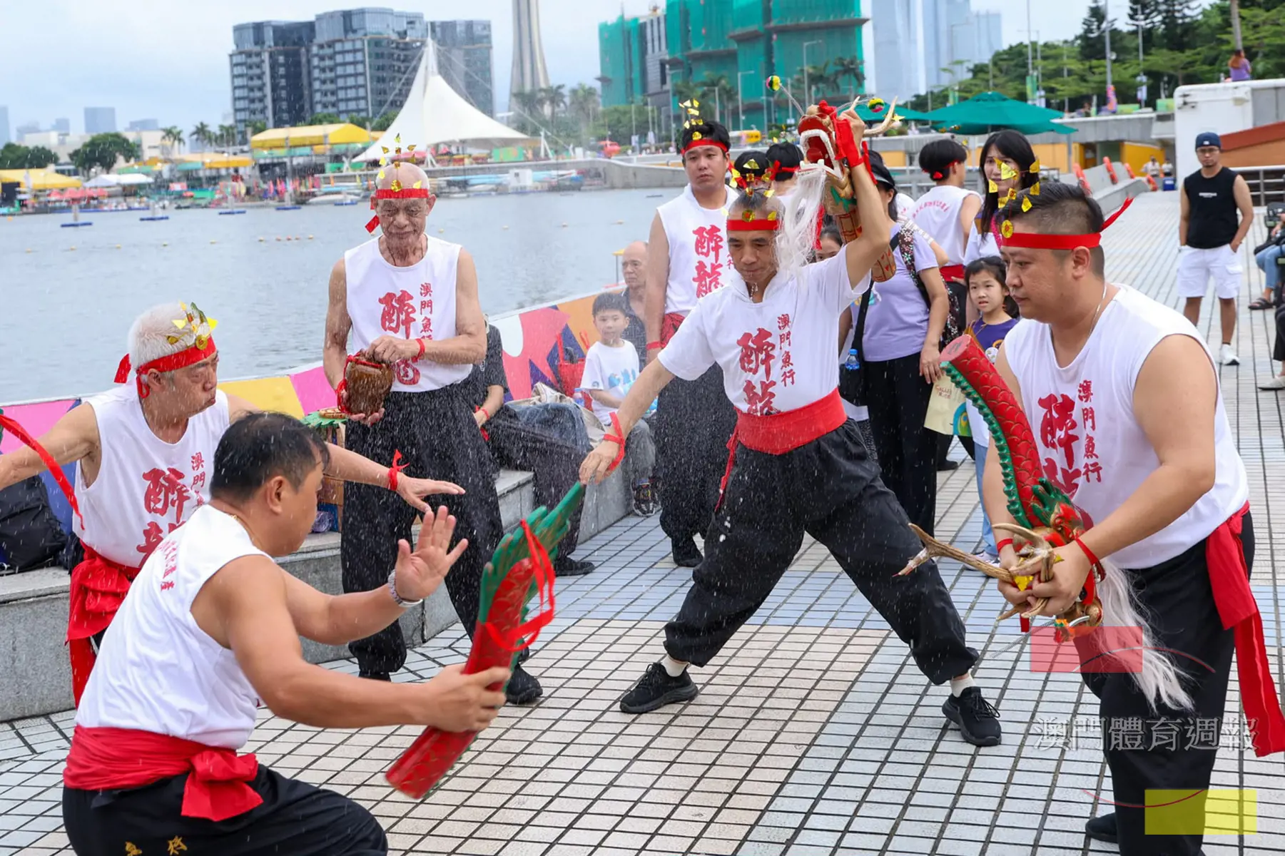 “澳門鮮魚行總會”呈獻國家級非遺演出“魚行舞醉龍”.jpg