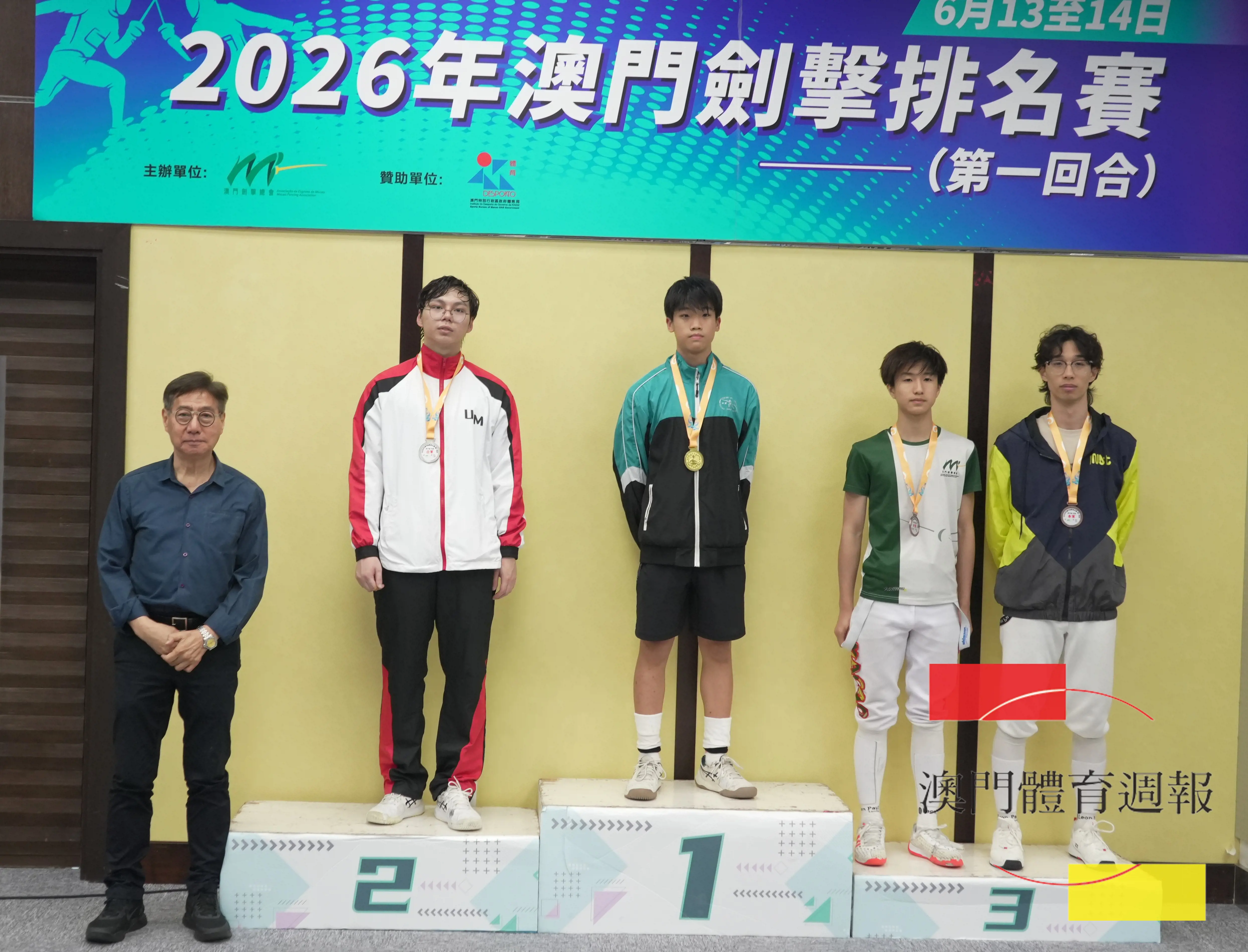 梁哲尚男子花劍稱王.JPG