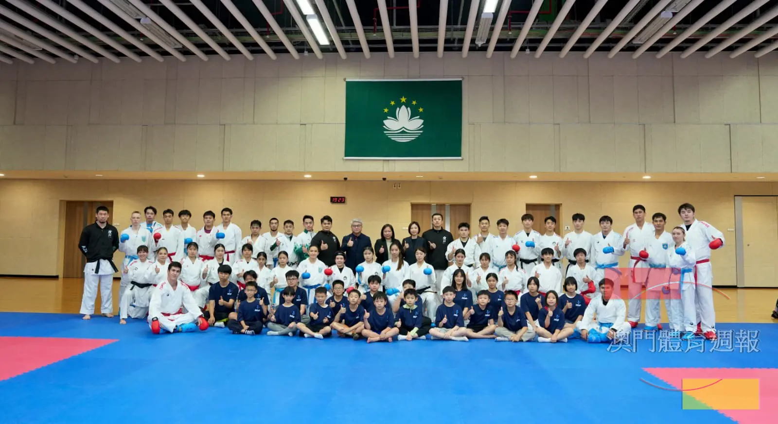 體局及代表團領導與青少年空手道學校學員一同觀摩澳門空手道代表隊訓練.jpeg