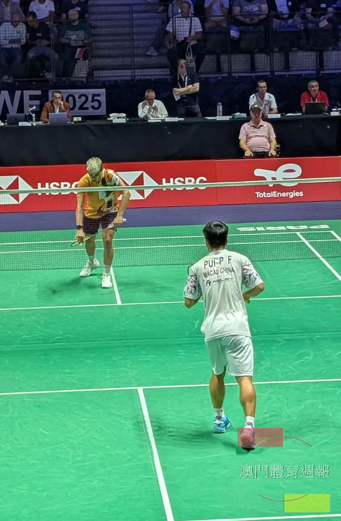 裴鵬鋒迎戰世界排名第10的東道主選手波波夫.jpg