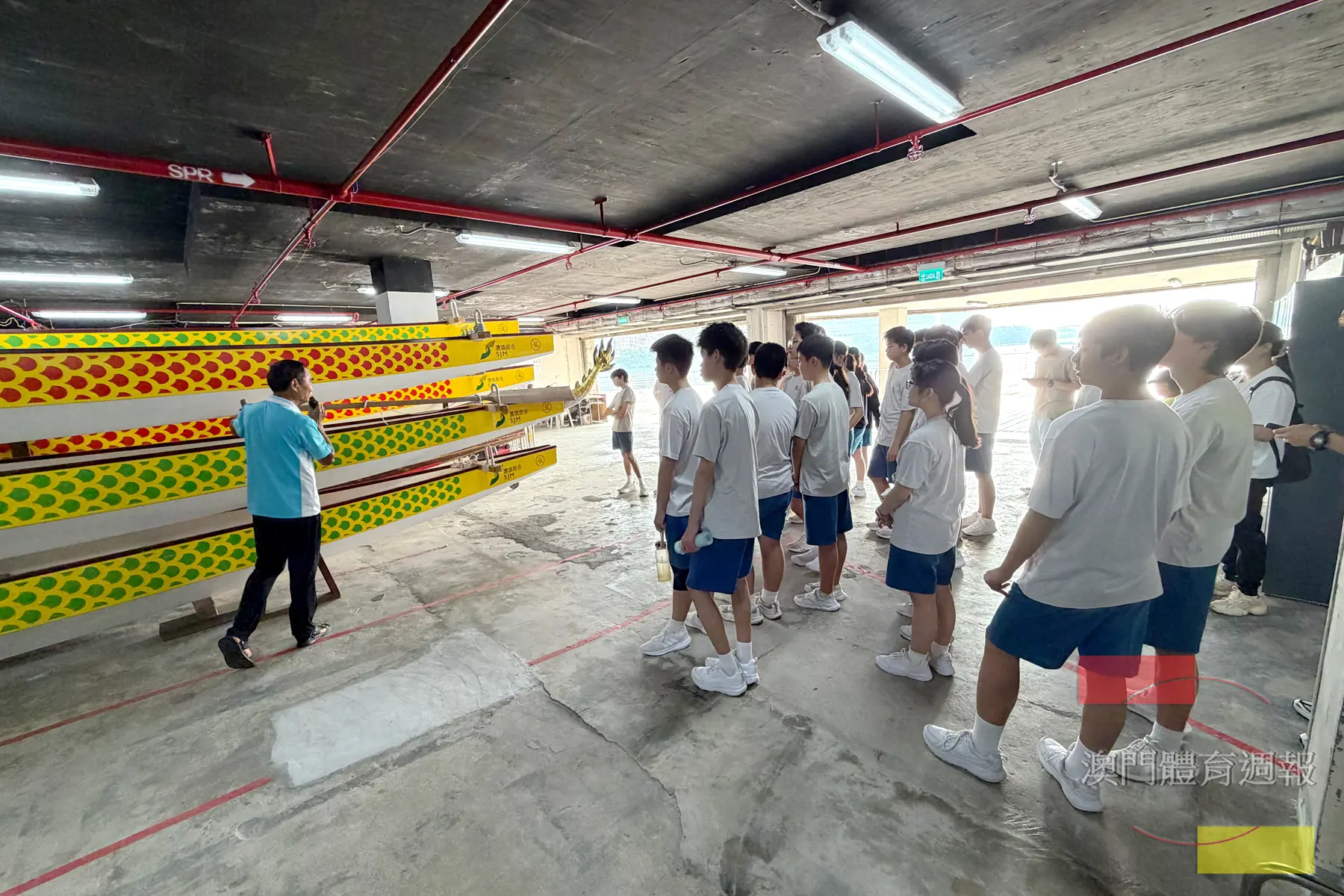 學生們學習龍舟基本知識.jpg