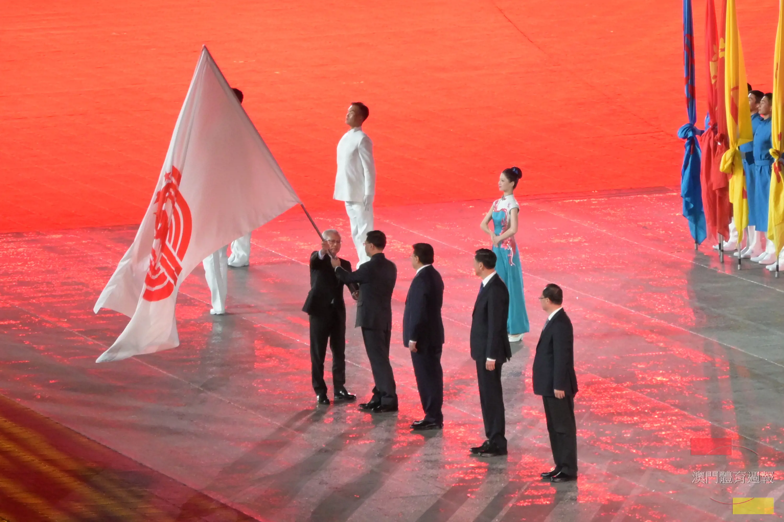行政長官岑浩輝參與中華人民共和國運動會會旗交接儀式。.jpg