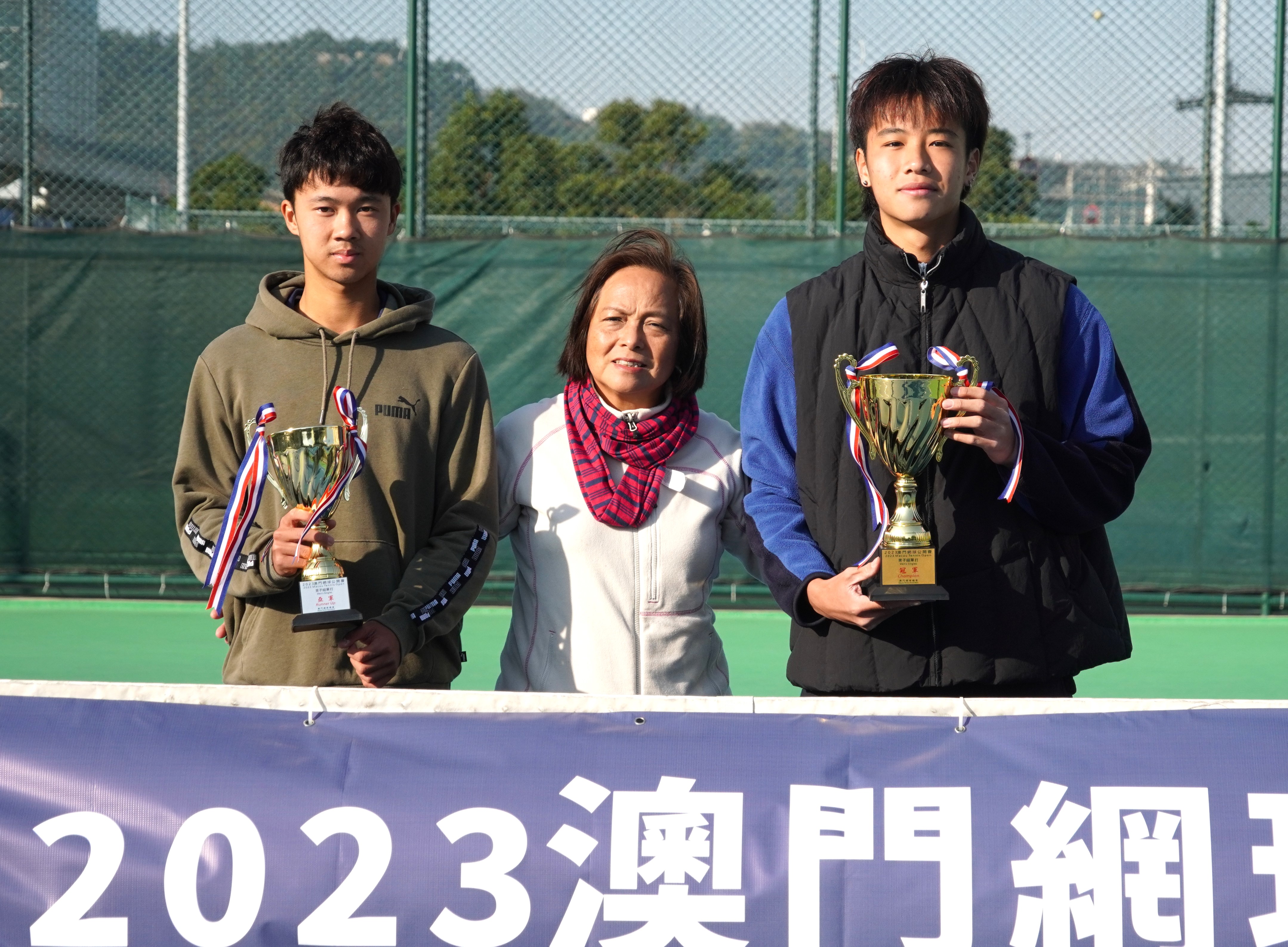 吳玉玲頒發男子組冠亞軍獎項。.JPG