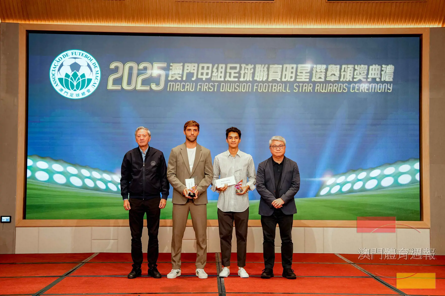 域陀及羅偉豪獲頒“最佳本地球員”獎項.jpg