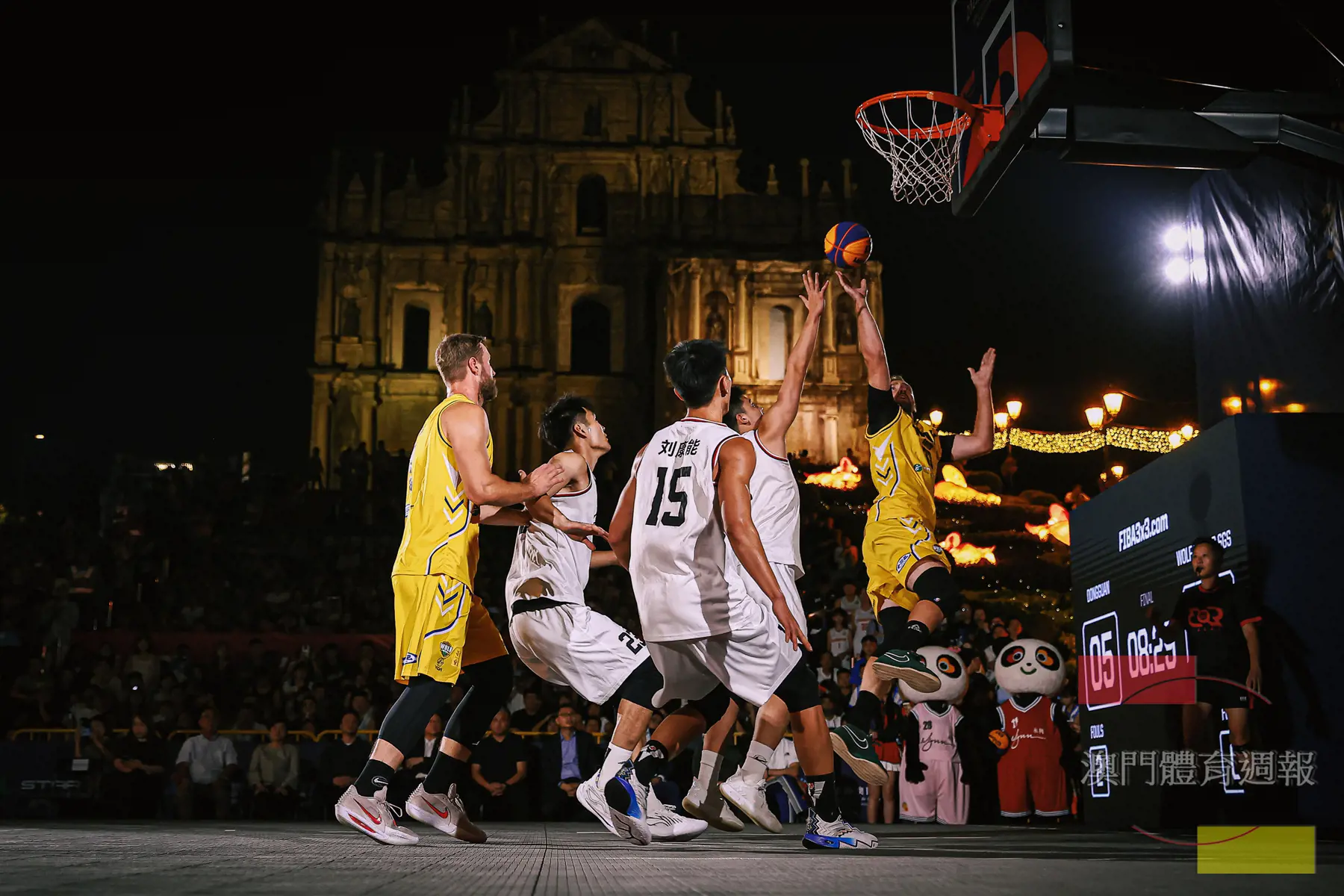男子組決賽戰狼SGS（黃）對東莞隊（白）.jpg