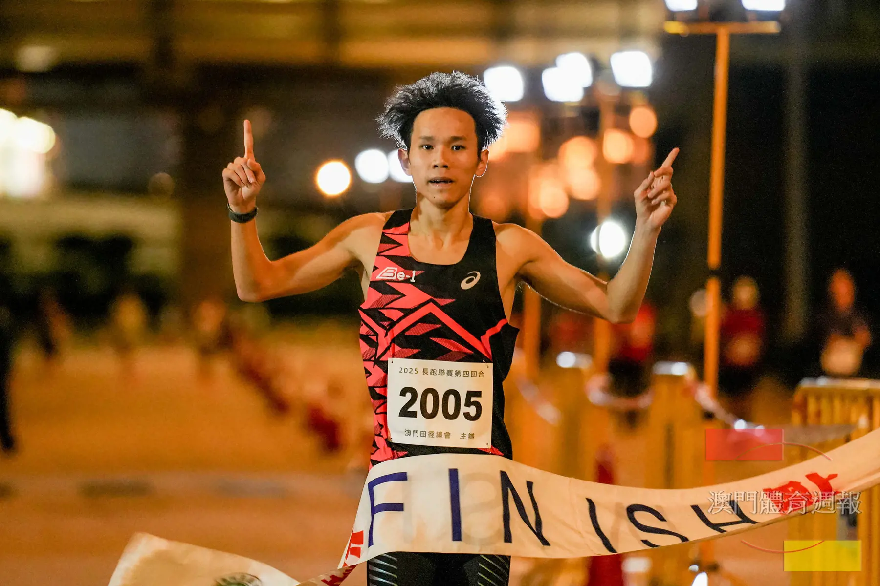 黃展華連續兩年除夕跑封王.jpg